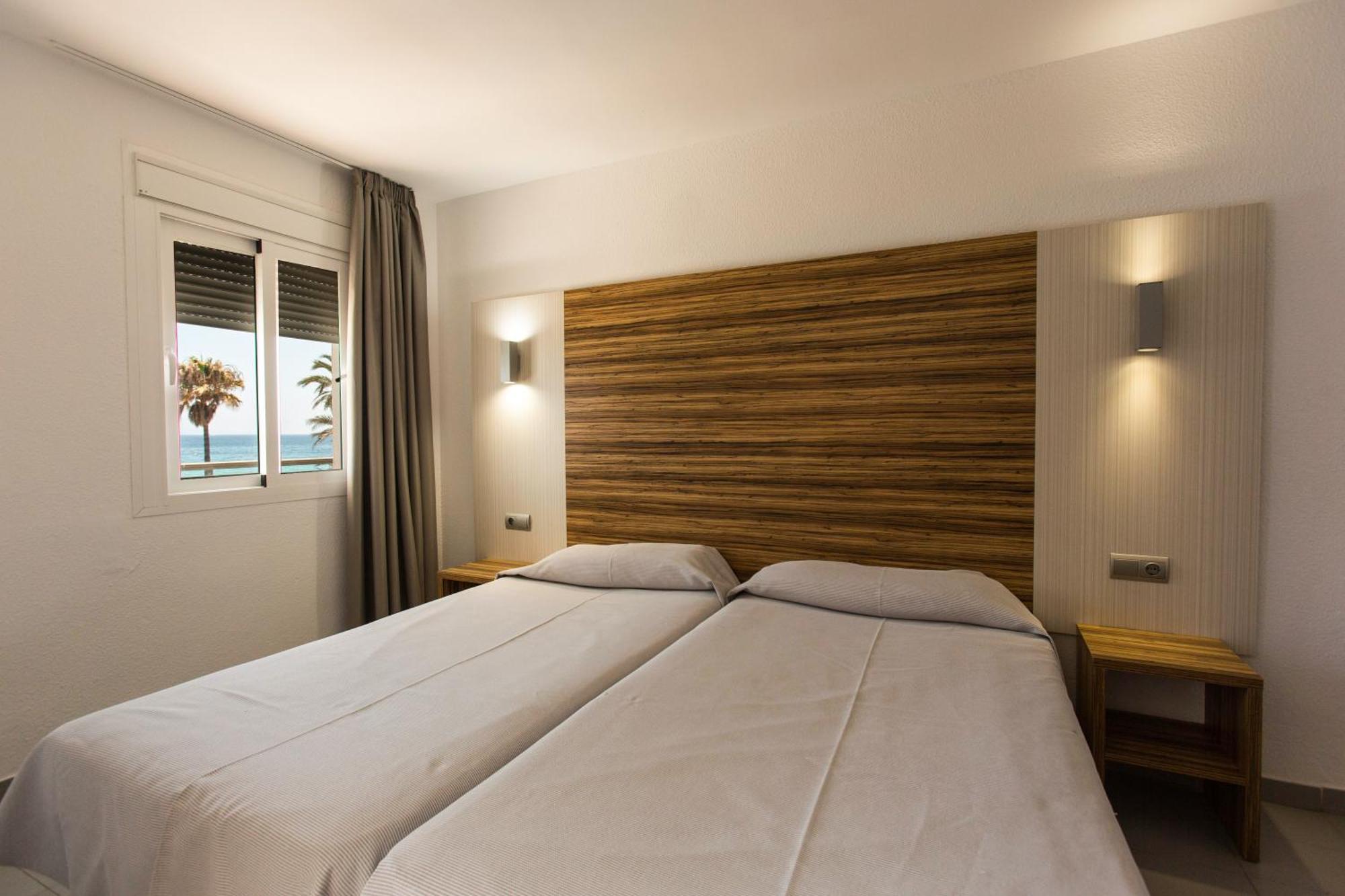 Apartamentos Jet - Adults Only Playa d'en Bossa Ngoại thất bức ảnh