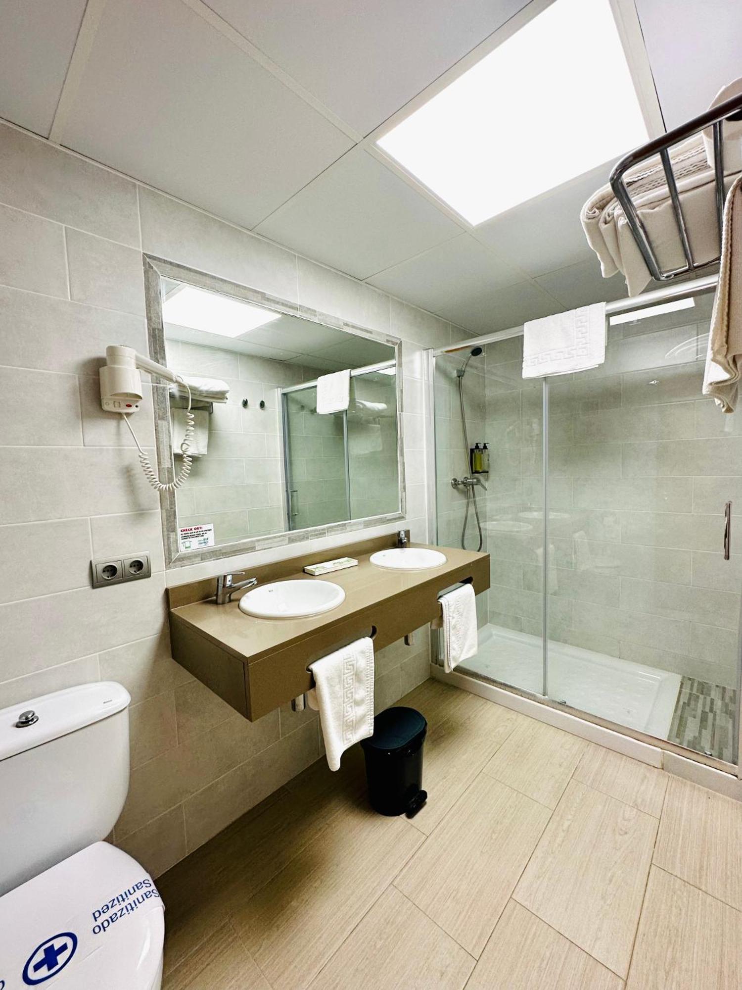 Apartamentos Jet - Adults Only Playa d'en Bossa Ngoại thất bức ảnh