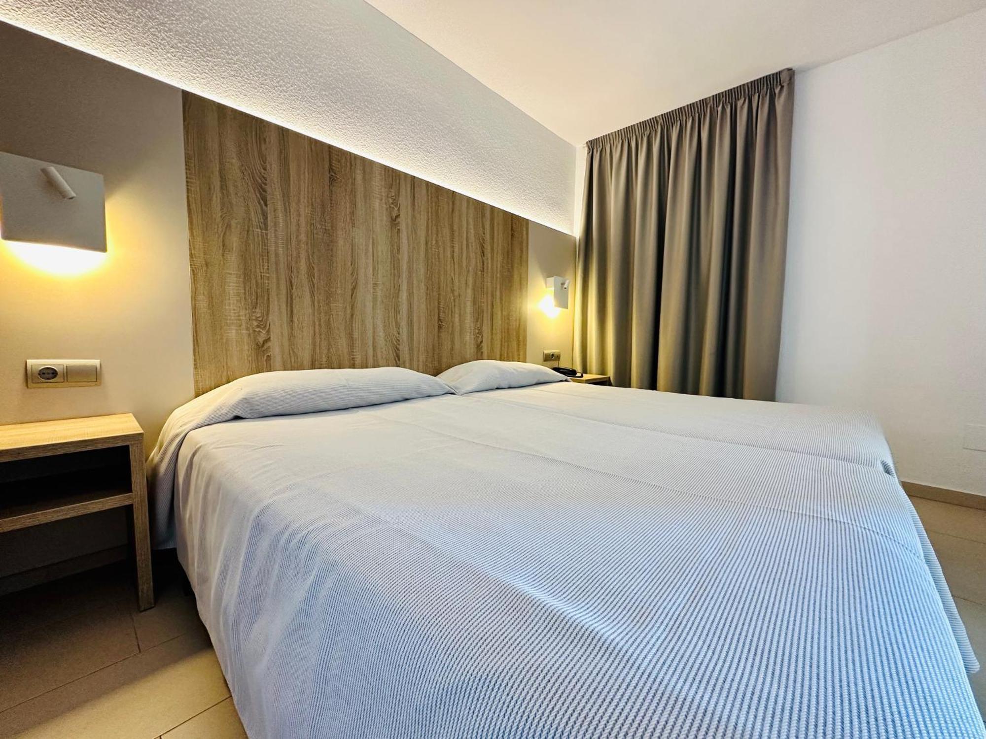 Apartamentos Jet - Adults Only Playa d'en Bossa Ngoại thất bức ảnh