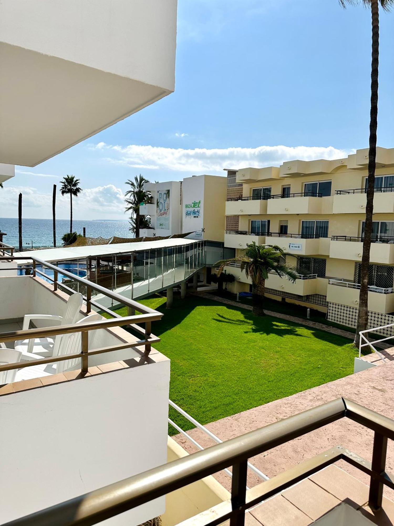 Apartamentos Jet - Adults Only Playa d'en Bossa Ngoại thất bức ảnh