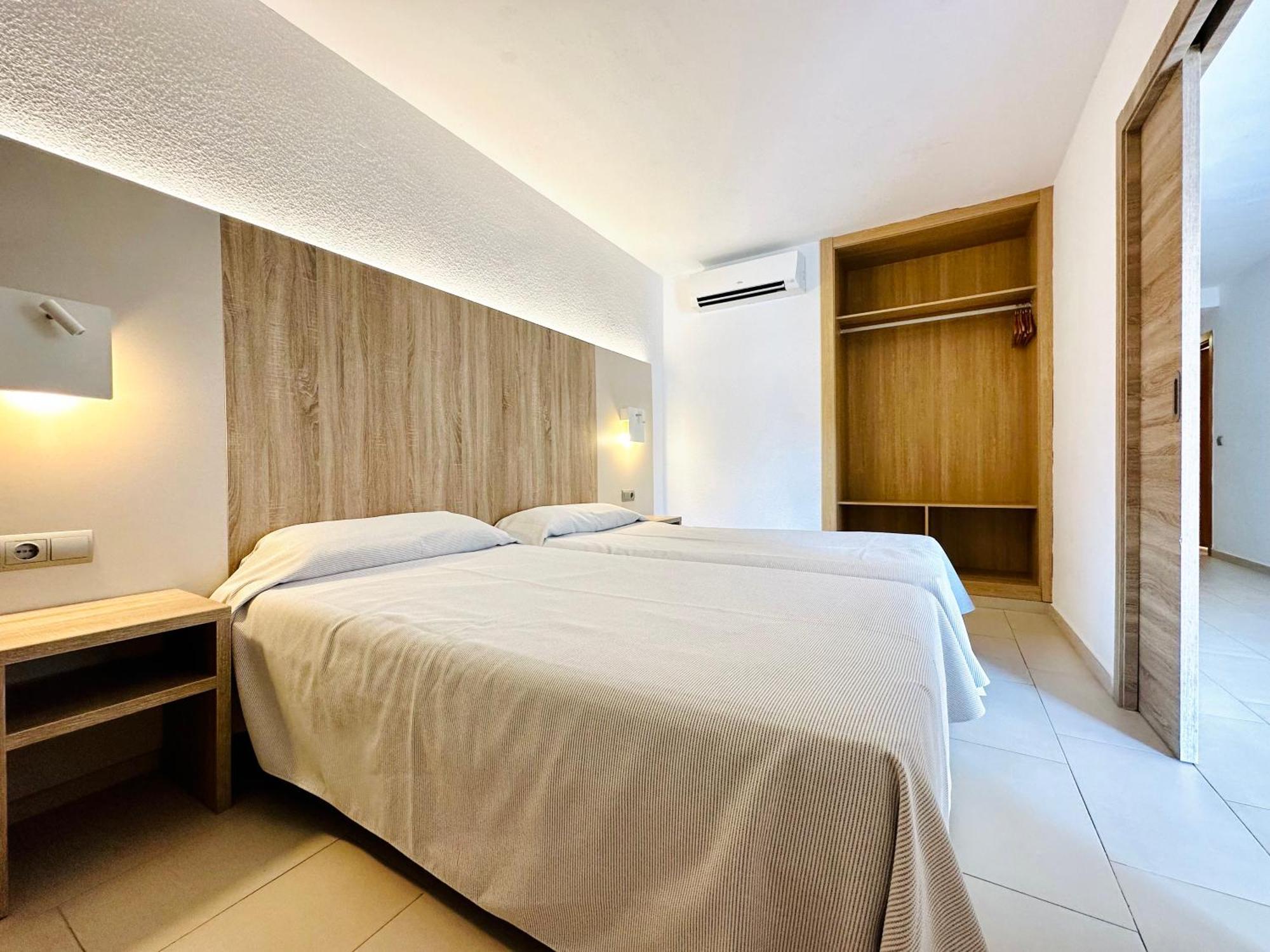 Apartamentos Jet - Adults Only Playa d'en Bossa Ngoại thất bức ảnh