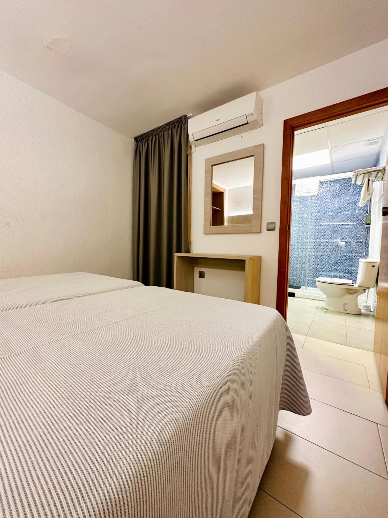 Apartamentos Jet - Adults Only Playa d'en Bossa Ngoại thất bức ảnh